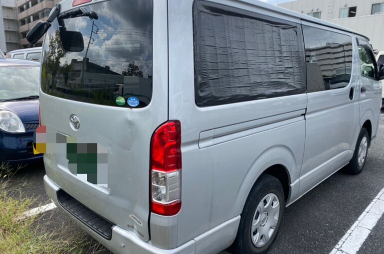 ハイエース右サイドガラス中古にて交換IN横浜 | 確かな自動車
